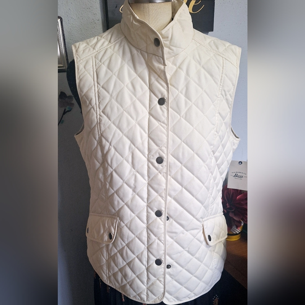 G H Bass & Co Women's Diamond Pattern  Quilted Vest Large Cream NWT